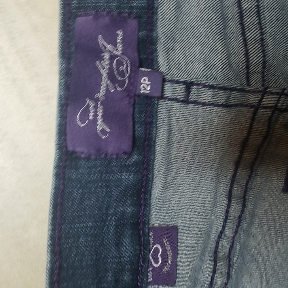 NYDJ Lift tuck Straight Jean's with bedazzled pockets - Picture 5 of 7